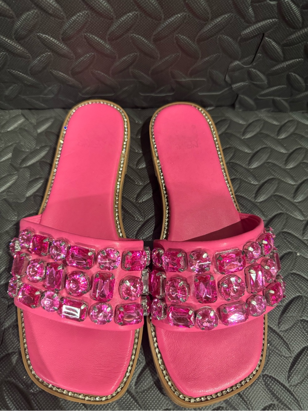 Women’s Hot Pink Rhinestone Slide Sandals Size 7 Glam Statement Slides - Picture 4 of 9